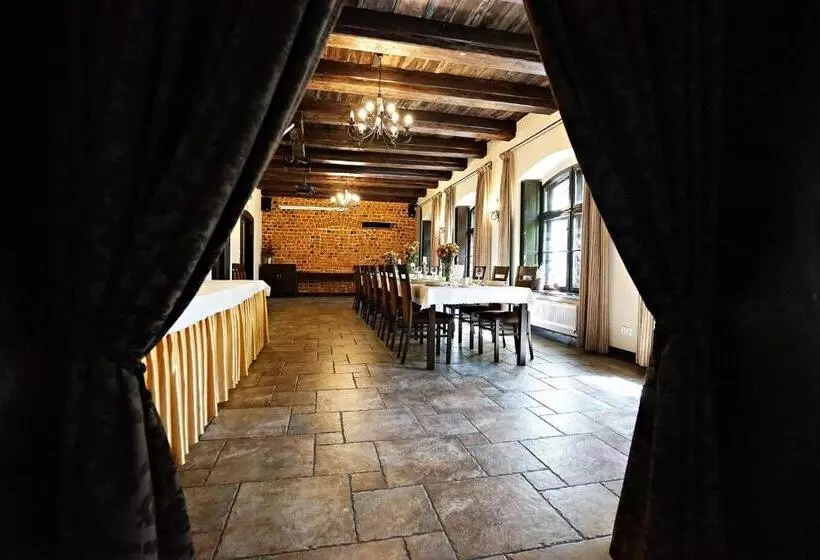 Hotelli Zamek Królewski We Wschowie