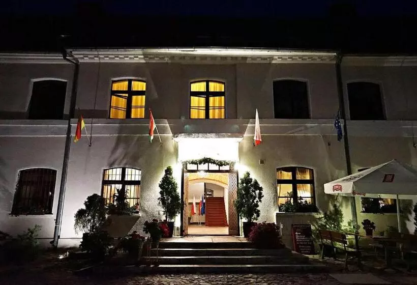 Hotelli Zamek Królewski We Wschowie