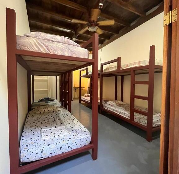 Hostel Tuanis Surf Camp