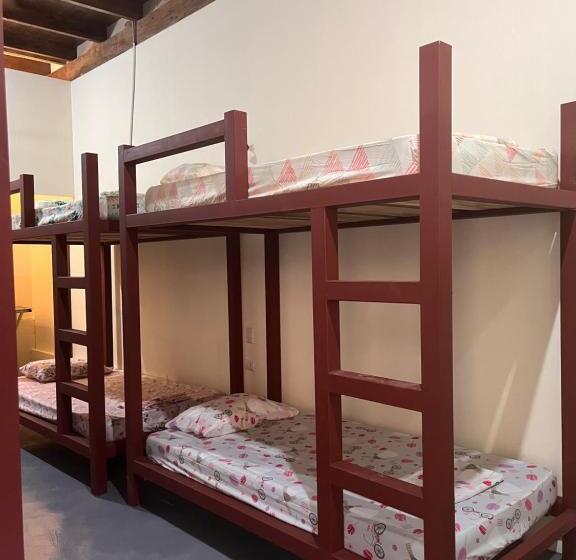 Hostel Tuanis Surf Camp