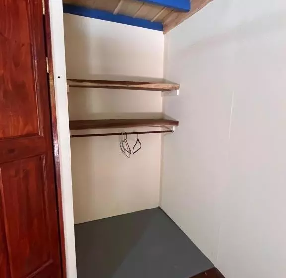 Hostel Tuanis Surf Camp