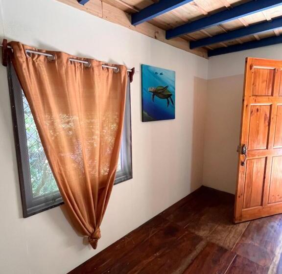 Hostel Tuanis Surf Camp