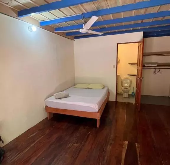 Hostel Tuanis Surf Camp