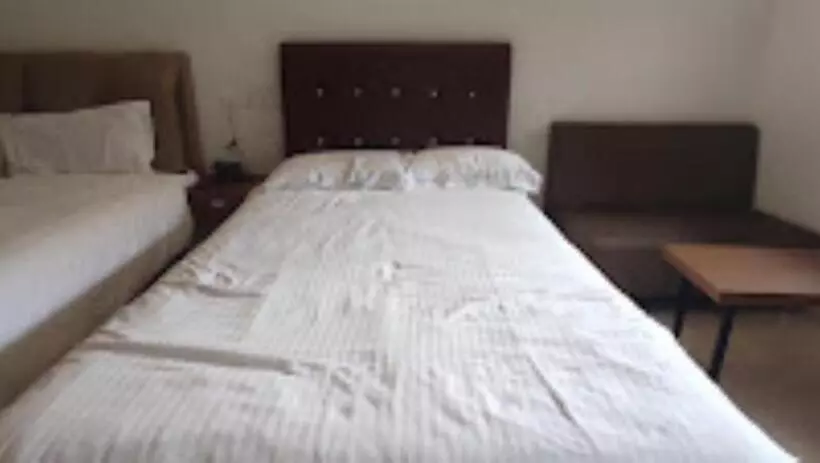 Hotelli Chateau Woods Kerala