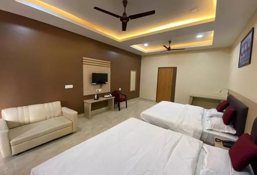 Hotelli Grace Inn Guest House, Near Airport And Ion Digital