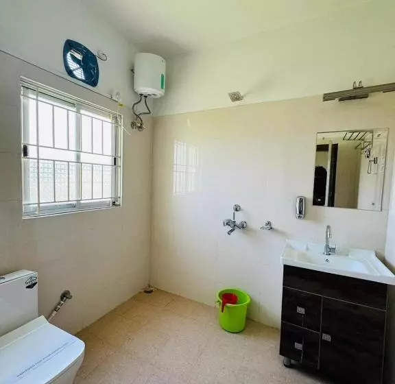 Hotelli Grace Inn Guest House, Near Airport And Ion Digital