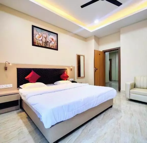 Hotelli Grace Inn Guest House, Near Airport And Ion Digital