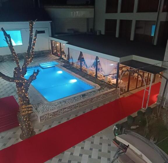 هتل Grand Caravan