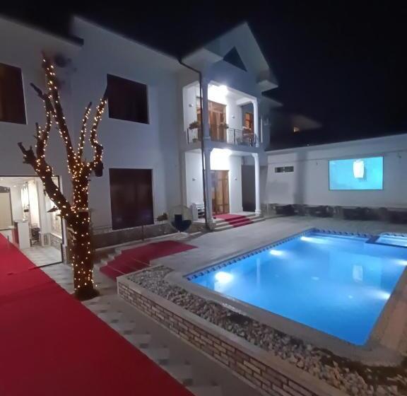 هتل Grand Caravan