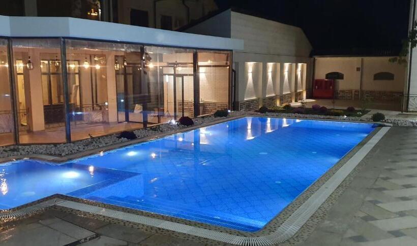 هتل Grand Caravan