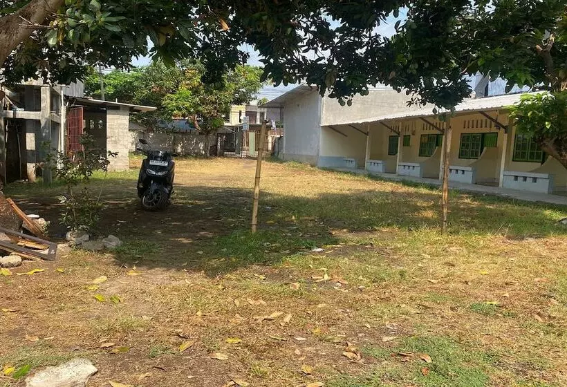 ホテル Oyo Life 93256 Kos Meninting