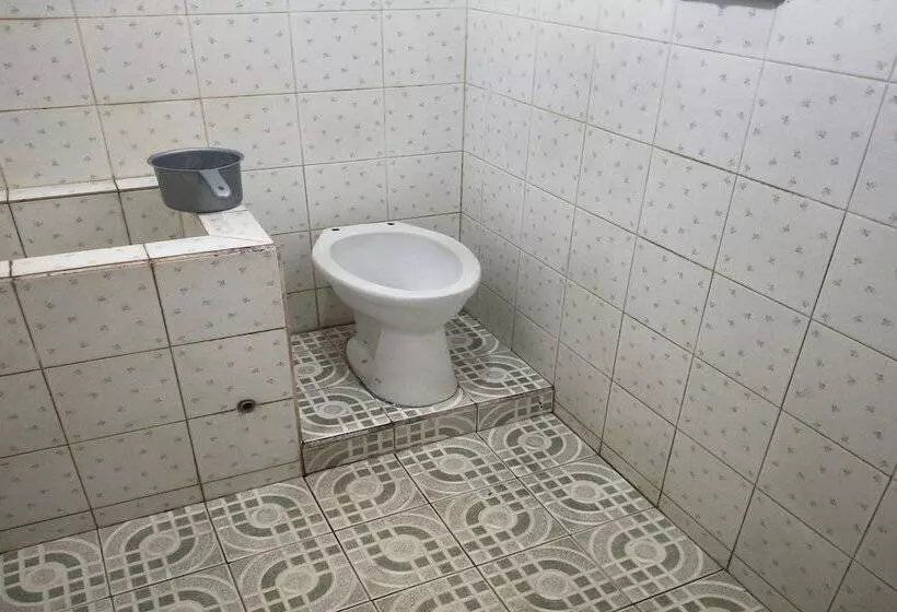 ホテル Oyo Life 93256 Kos Meninting