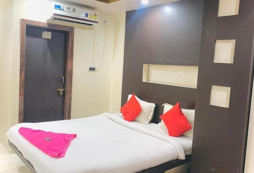 Hotel Sayajiraje Palace