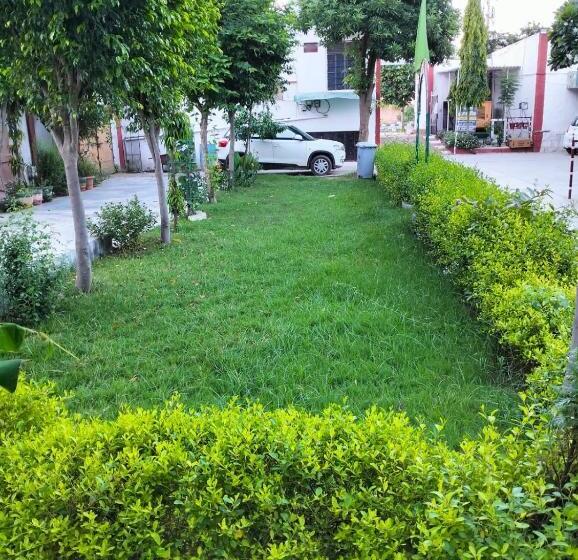 Отель Sun N Star By Wb Inn