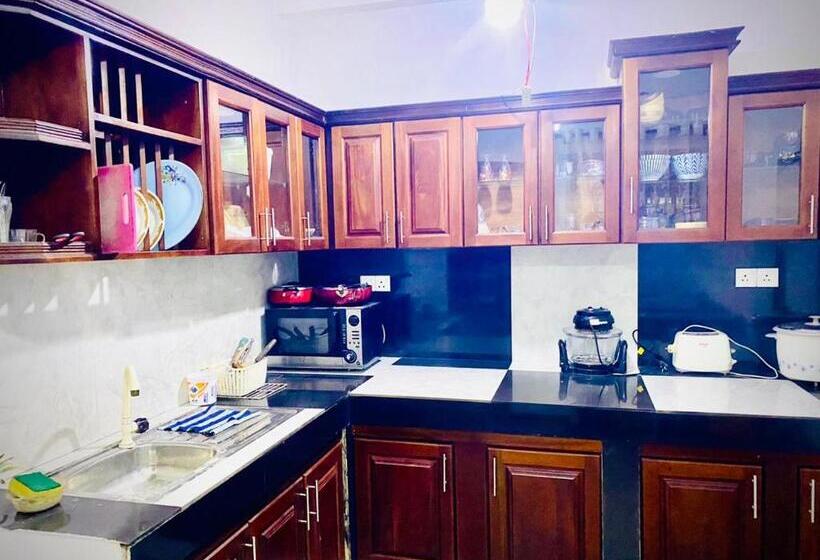 Pension (Hôtel basse catégorie) Serene _ The Shelter 1