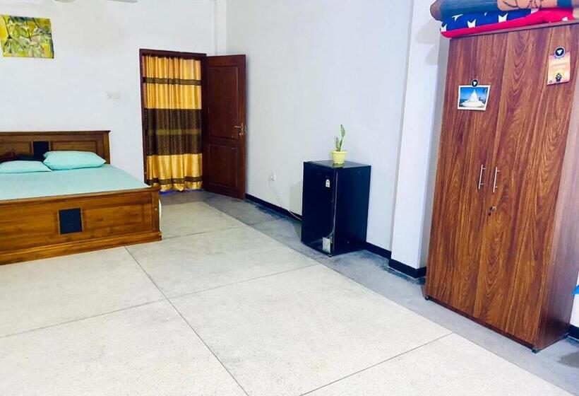 Pension (Hôtel basse catégorie) Serene _ The Shelter 1