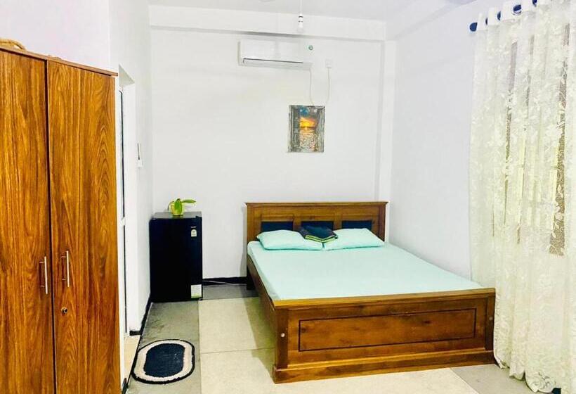 Pension (Hôtel basse catégorie) Serene _ The Shelter 1