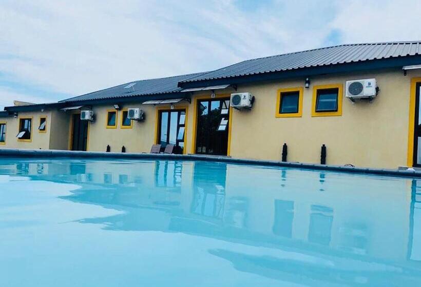 Пансион The Curve Suite Guest House