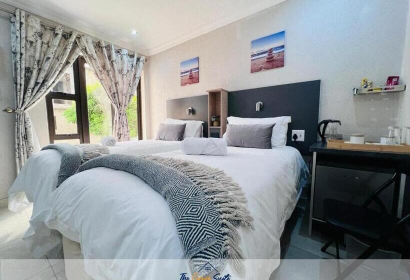 Пансион The Curve Suite Guest House