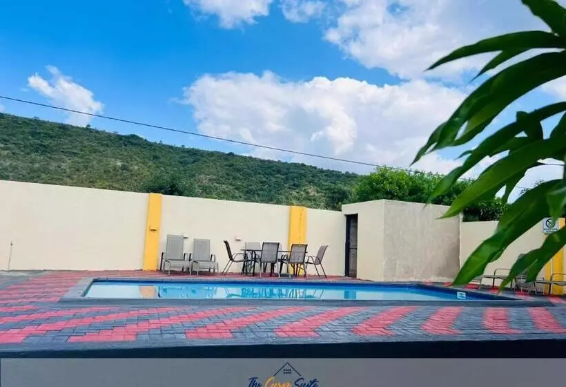 ペンション The Curve Suite Guest House