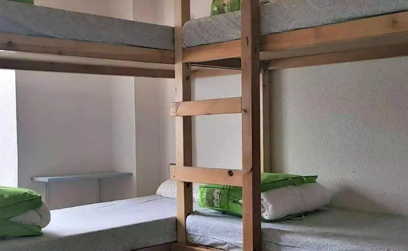 Albergue Villanúa Tritón 4 Hab Máx 14 Personas
