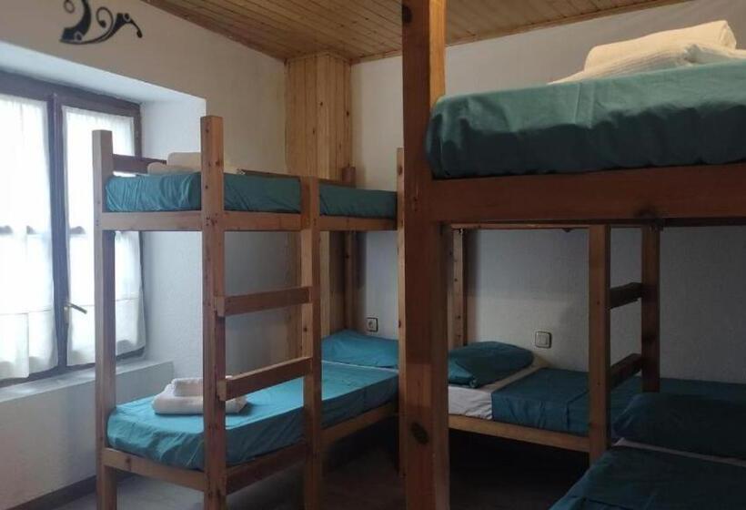 Albergue Villanúa Tritón 4 Hab Máx 14 Personas