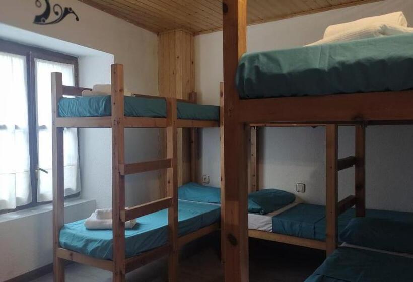 Albergue Villanúa Tritón 4 Hab Máx 14 Personas