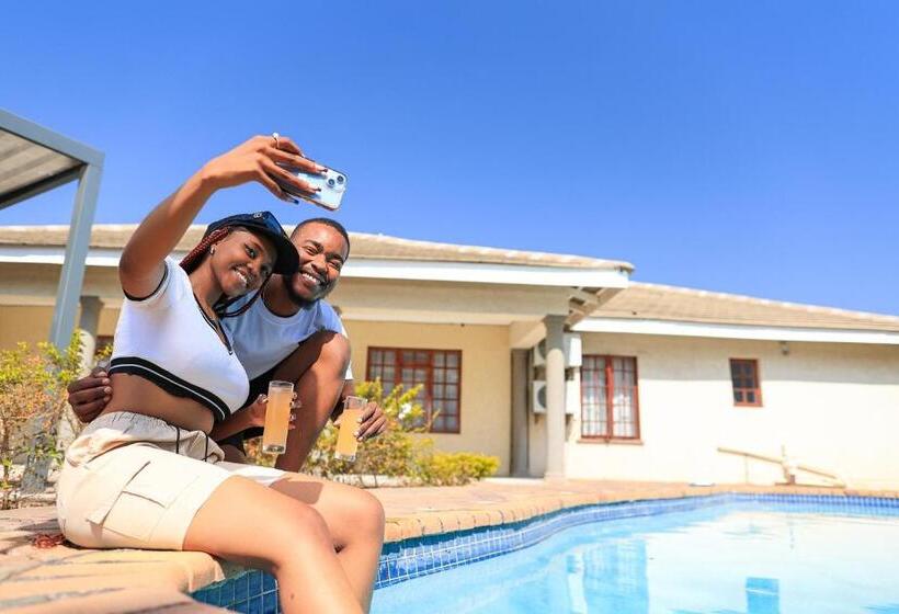 تختخواب و صبحانه Green Lagoon Guest House Tawana