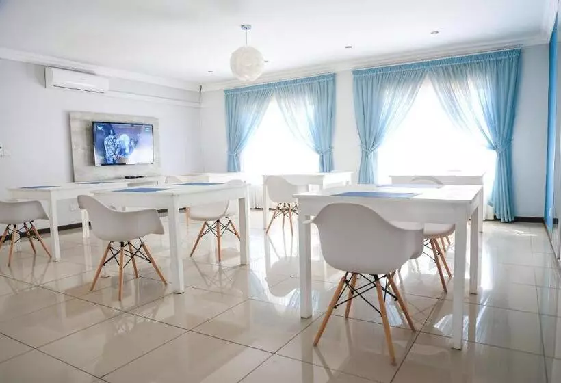 تختخواب و صبحانه Green Lagoon Guest House Tawana