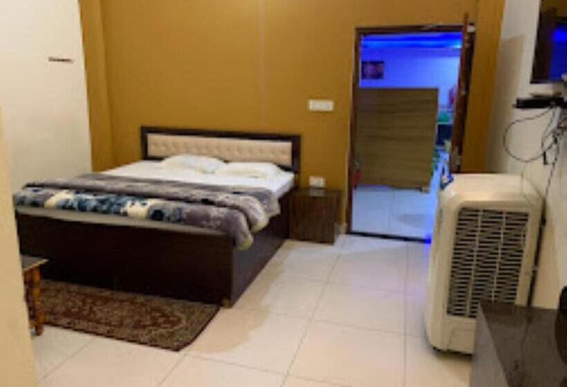 ホテル Kalash Guest House And Restaurant Kushinagar