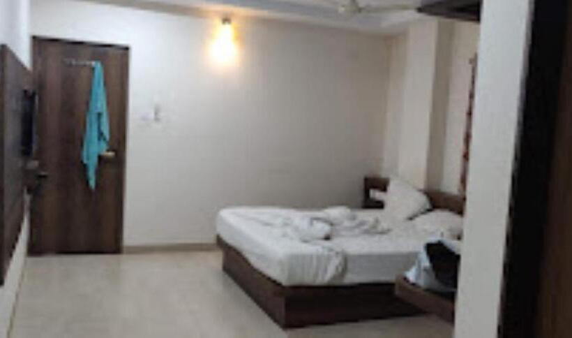Hotel Mandara Residency,padu
