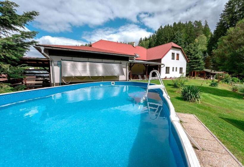 Majatalo Penzion U Rybníka