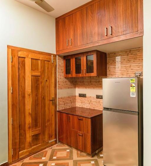 פנסיון Rams Guest House Meadows Near Lulu Mall & Kims Hospital