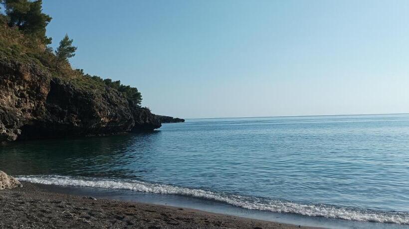 ペンション Sapri Holidays