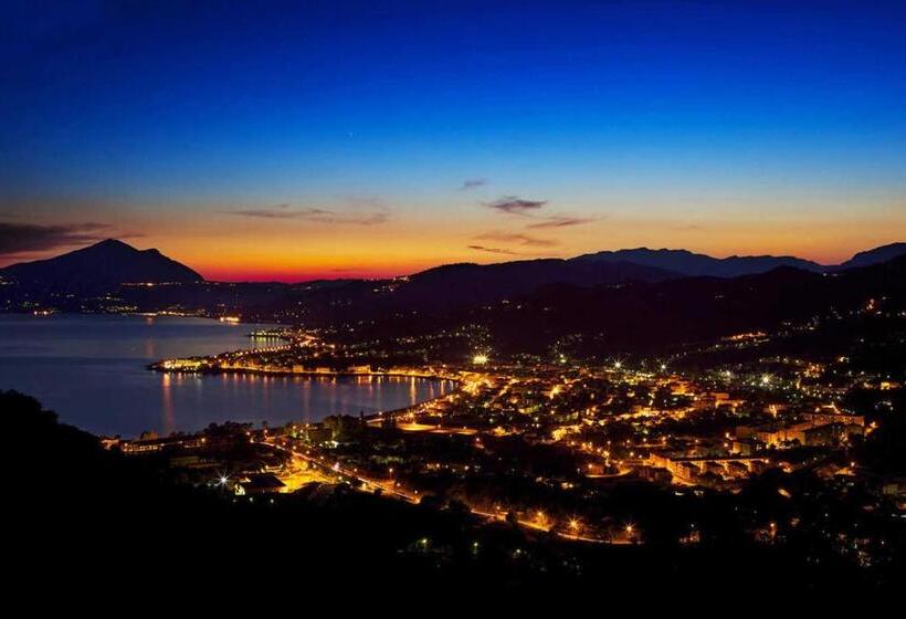 ペンション Sapri Holidays