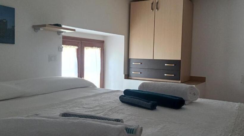 ペンション Sapri Holidays