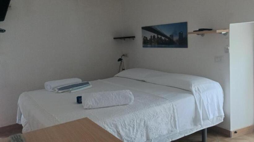 ペンション Sapri Holidays