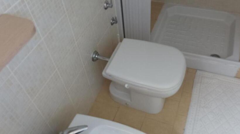 ペンション Sapri Holidays