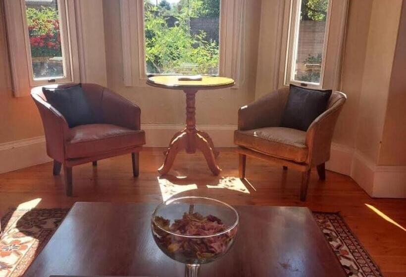 펜션 Tom S Place Guest House