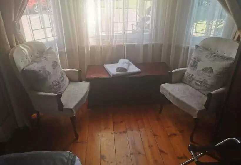 Majatalo Tom S Place Guest House