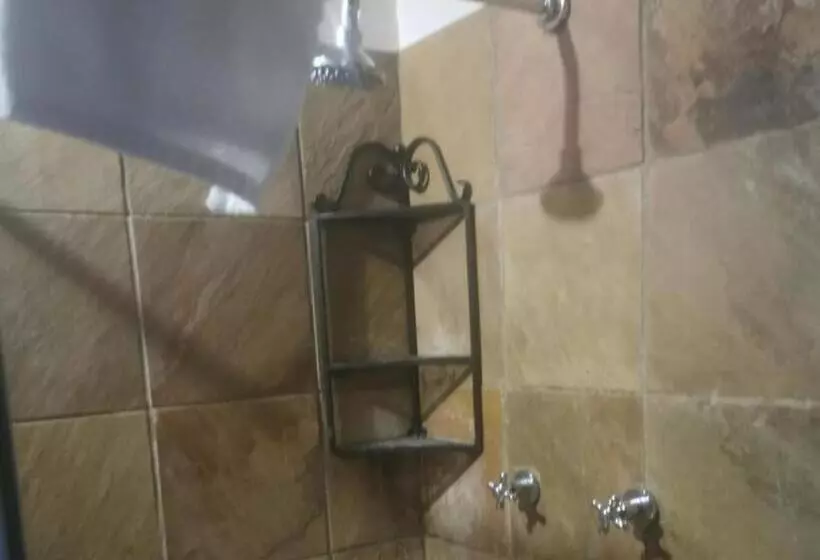 Majatalo Tom S Place Guest House