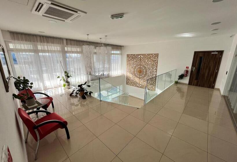 펜션 Ubytovanie Pod Bielymi Karpatmi