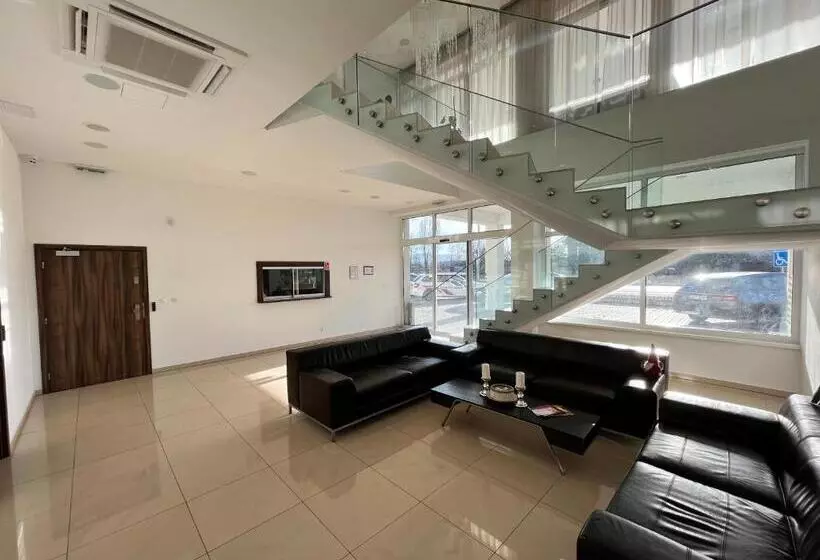 ペンション Ubytovanie Pod Bielymi Karpatmi