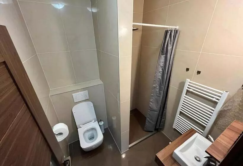 ペンション Ubytovanie Pod Bielymi Karpatmi