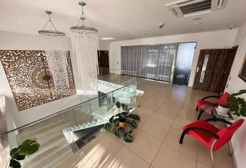 ペンション Ubytovanie Pod Bielymi Karpatmi