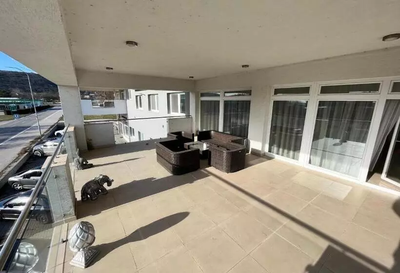 ペンション Ubytovanie Pod Bielymi Karpatmi