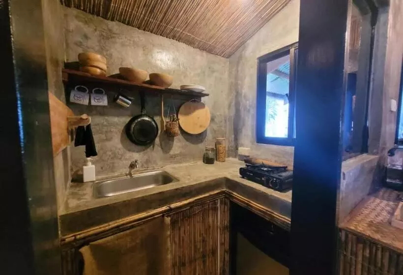 هاستل Tarzan S House