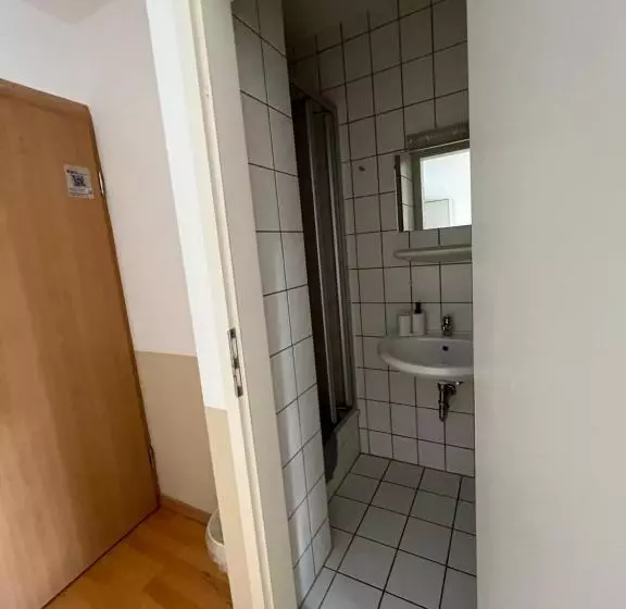 Hotelli Einzelzimmer Mit Bad 14