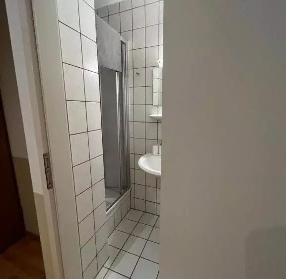 Hotelli Einzelzimmer Mit Bad 14