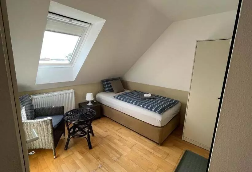 Hotelli Einzelzimmer Mit Bad 14